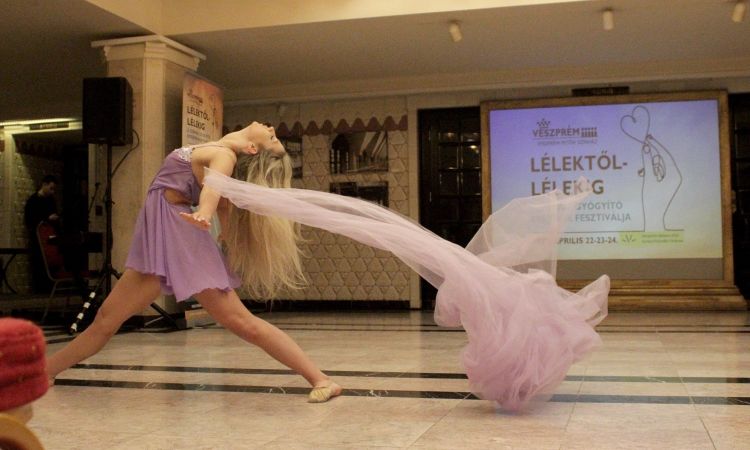 Testi-lelki-szellemi feltöltődés művészettel: az V. Lélektől-lélekig Színház Gyógyító Erejének Fesztiváljának második napja!