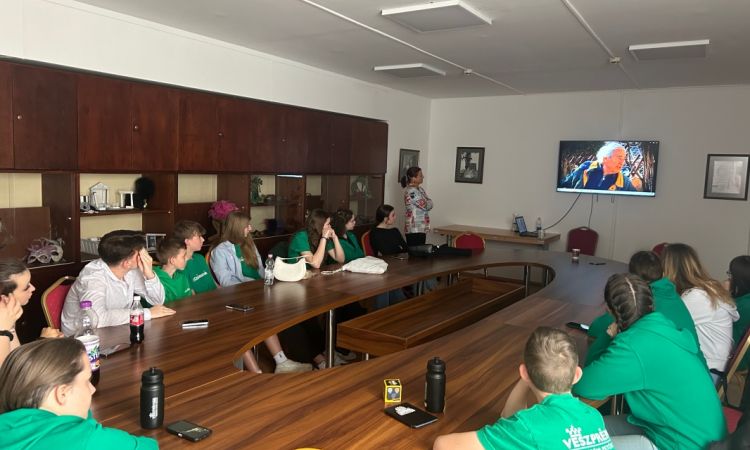 Szeretet, békesség Petőfifiakadémia!