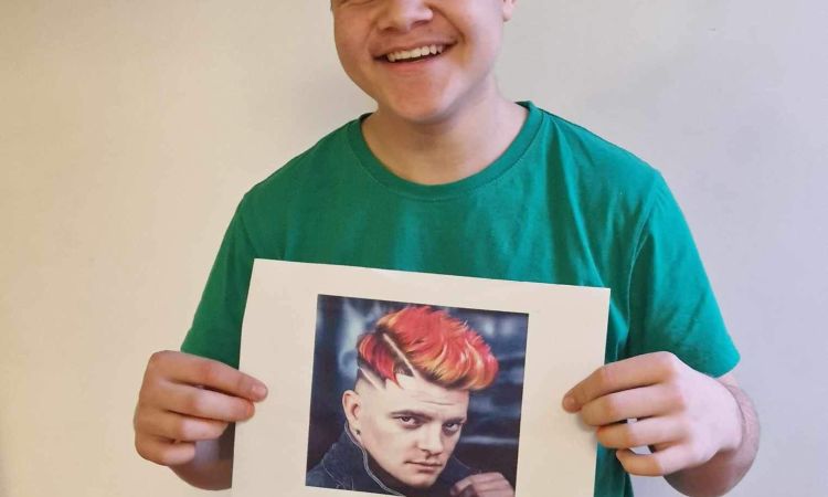 Zöldben járunk és vidámak vagyunk, hiszen a Veszprémi Petőfi Színház a mi otthonunk.