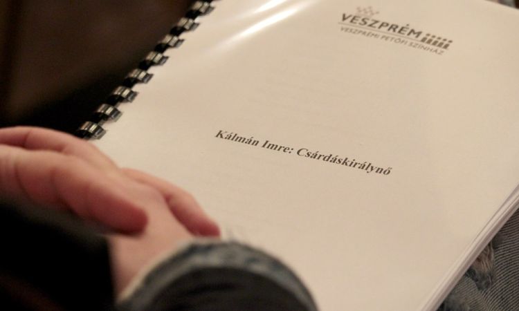 A VI. Veszprémi Rátonyi Róbert Operettfesztivál és a 2023/24-es színházi évad bemutatója: CSÁRDÁSKIRÁLYNŐ