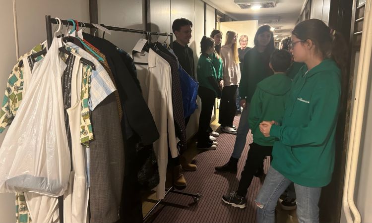 PetőfIfiAkadémia, a békesség és a szeretet otthona.