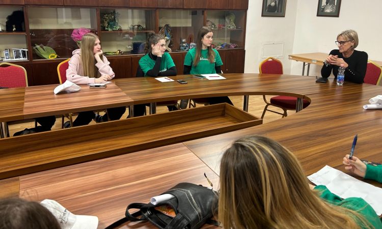 PetőfIfiAkadémia, a békesség és a szeretet otthona.