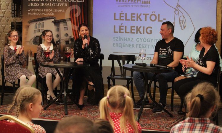 Szeretet, bizalom, elfogadás: így ért véget az V. Lélektől-lélekig Színház Gyógyító Erejének Fesztiválja!