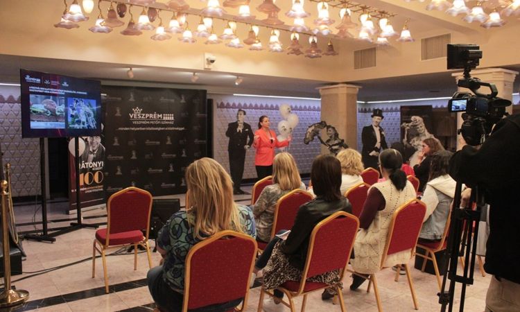 Kiemelt fesztivál, hungarikum műfaj, generációkon átívelő szórakozás az idén már hatodik éve! Június 15-18. között VI. Veszprémi Rátonyi Róbert Operettfesztivál!