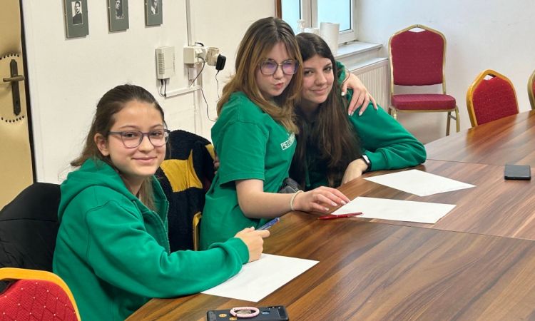 PetőfIfiAkadémia, a békesség és a szeretet otthona.