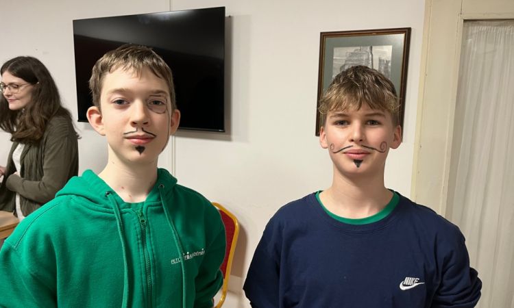 Esik az eső, hull a hó, Akadémistának lenni jajj de jó!