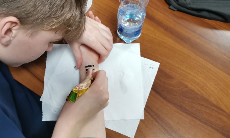 Esik az eső, hull a hó, Akadémistának lenni jajj de jó!