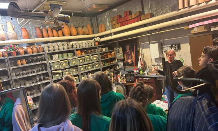 PetőfIfiAkadémia, a békesség és a szeretet otthona.