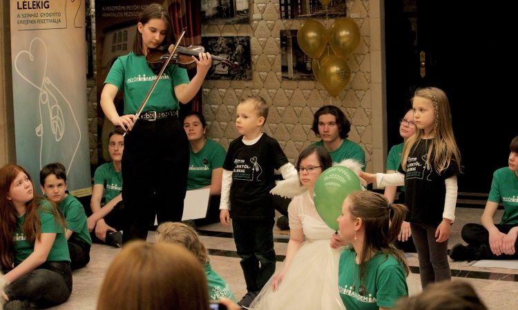 Szívtől-szívig, lélektől-lélekig hatolt az V. Lélektől-lélekig Színház Gyógyító Erejének Fesztiváljának első napja!