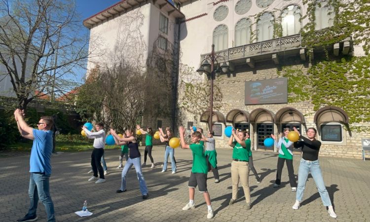 Szeretet, békesség Petőfifiakadémia!