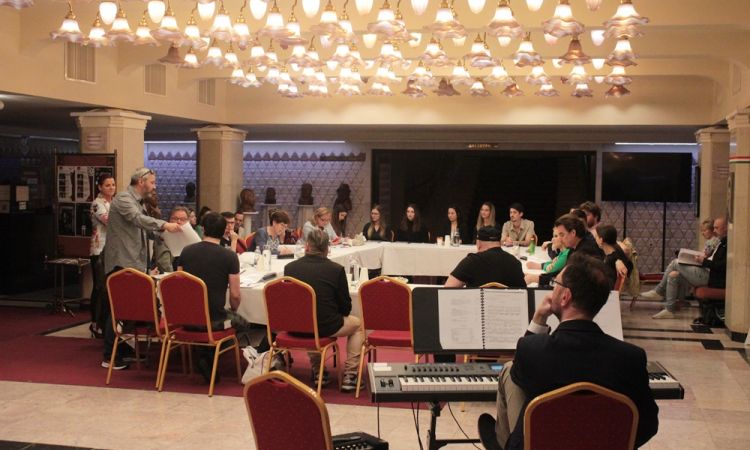 A VI. Veszprémi Rátonyi Róbert Operettfesztivál és a 2023/24-es színházi évad bemutatója: CSÁRDÁSKIRÁLYNŐ