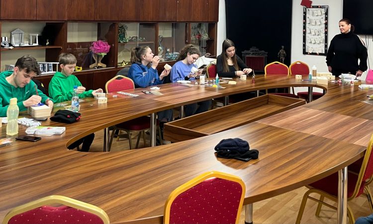 A Veszprémi Petőfi Színház Akadémiája a jövő befektetése.