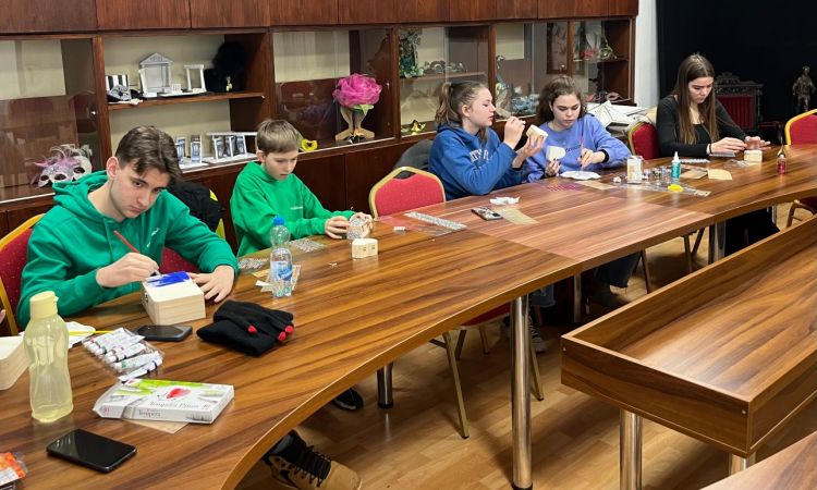 A Veszprémi Petőfi Színház Akadémiája a jövő befektetése.