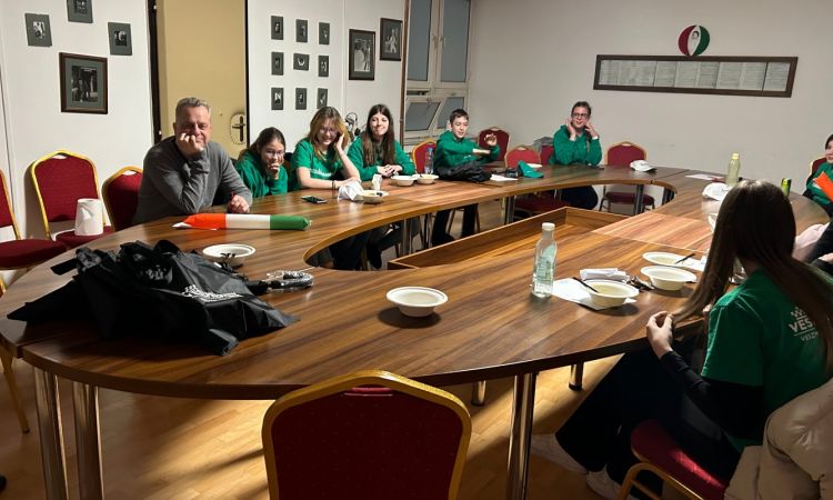 PetőfIfiAkadémia, a békesség és a szeretet otthona.