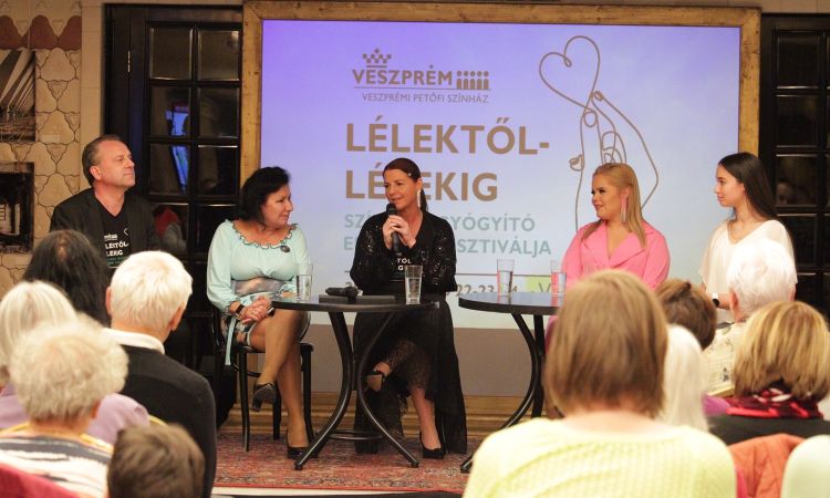 Szeretet, bizalom, elfogadás: így ért véget az V. Lélektől-lélekig Színház Gyógyító Erejének Fesztiválja!