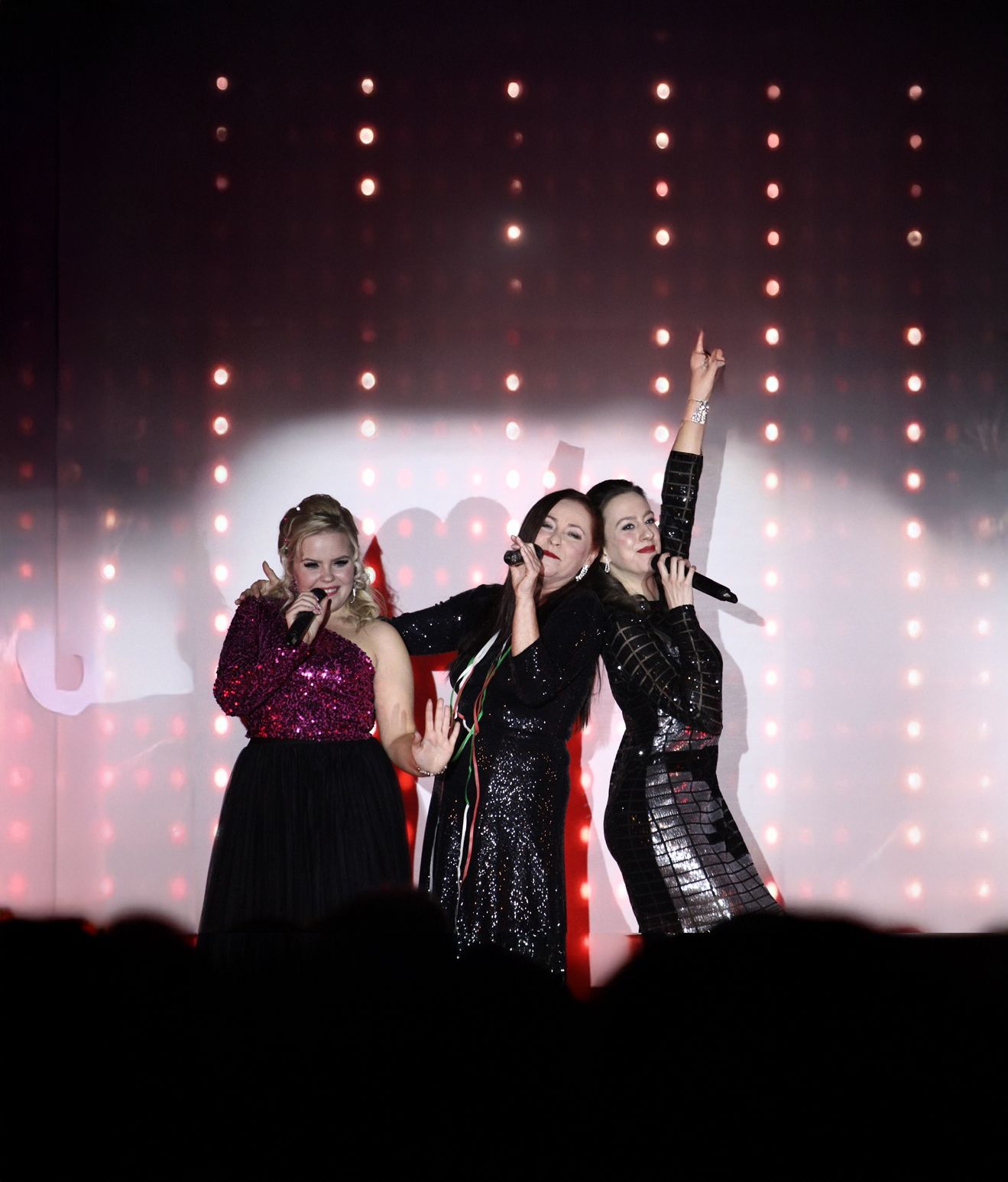 "Színház, Mámor, Szilveszter"