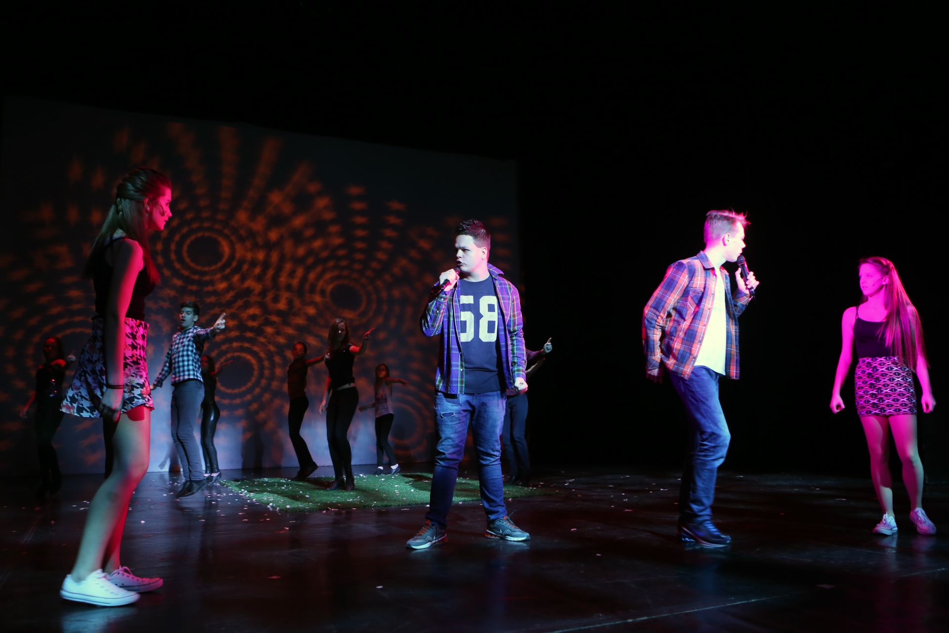 "Múlnak a gyermekévek..."