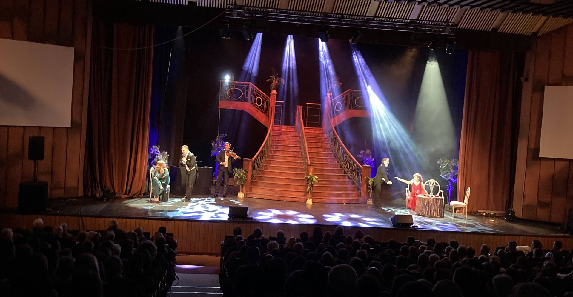 Erdélyi szeretet-turné, feltöltő előadások a Veszprémi Petőfi Színháztól - 2022.02.21-24.