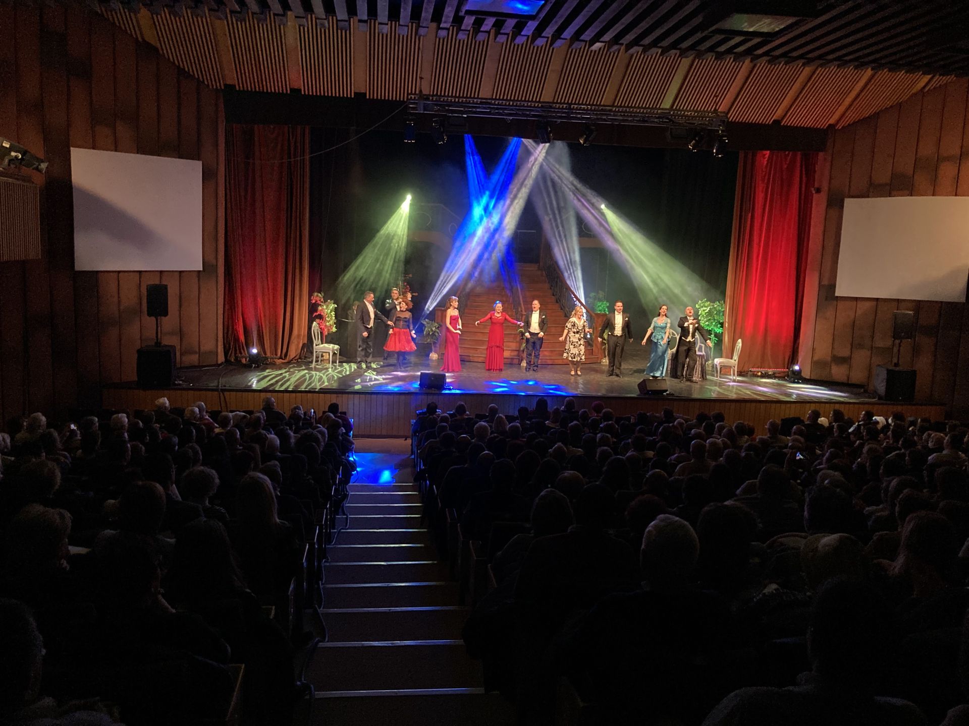 Erdélyi szeretet-turné, feltöltő előadások a Veszprémi Petőfi Színháztól - 2022.02.21-24.