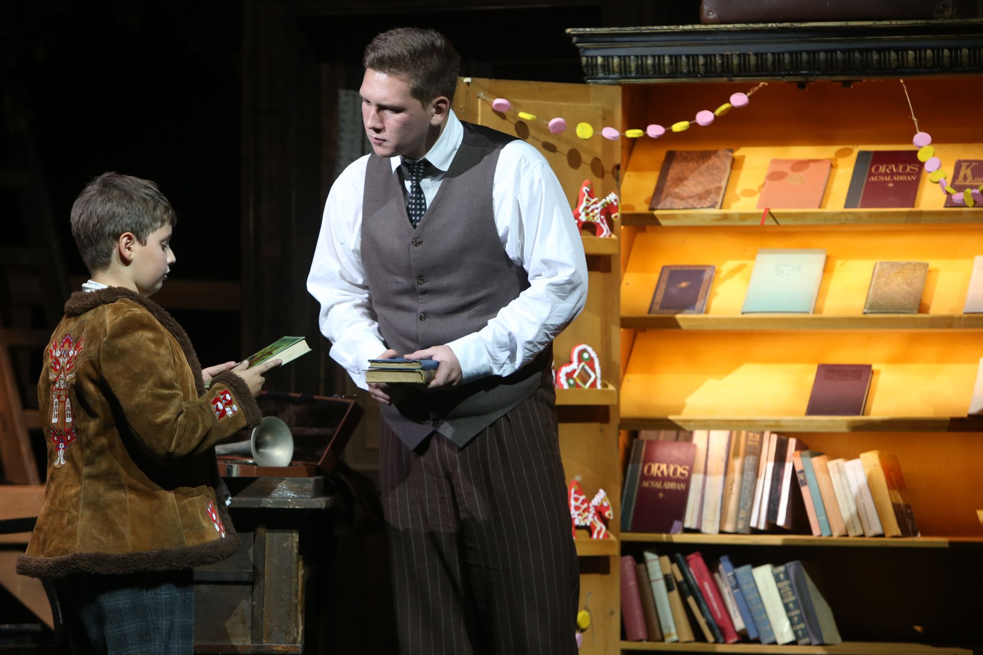 Kincskereső kisködmön