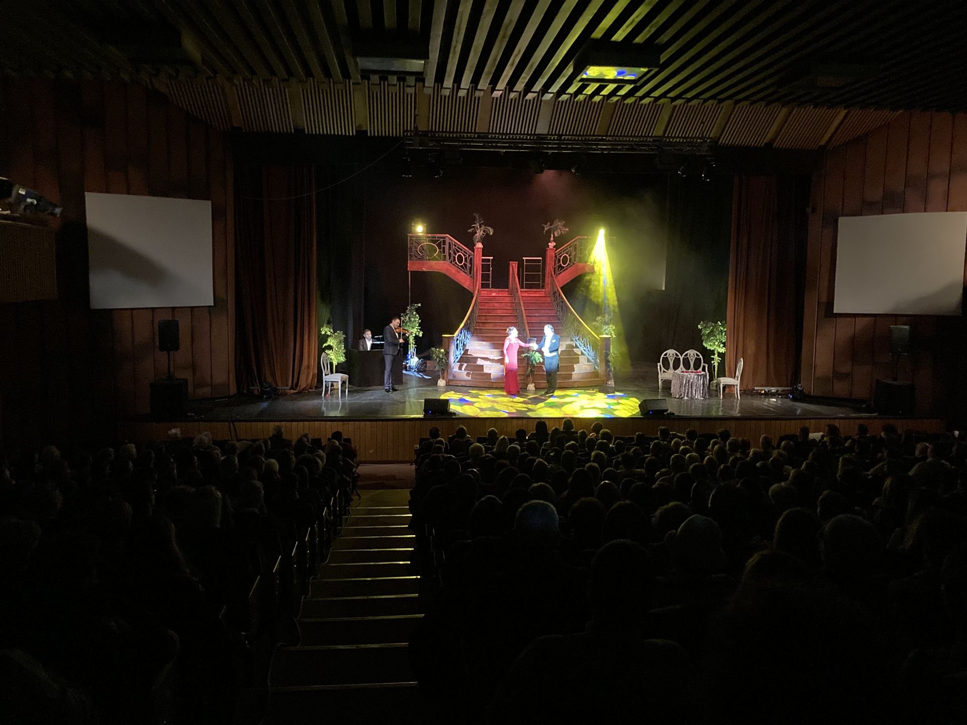 Erdélyi szeretet-turné, feltöltő előadások a Veszprémi Petőfi Színháztól - 2022.02.21-24.