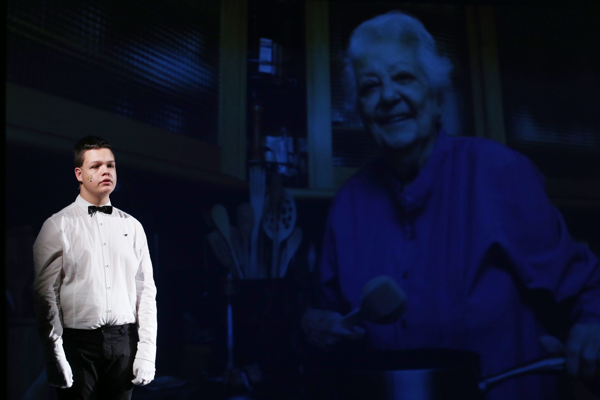 "Múlnak a gyermekévek..."