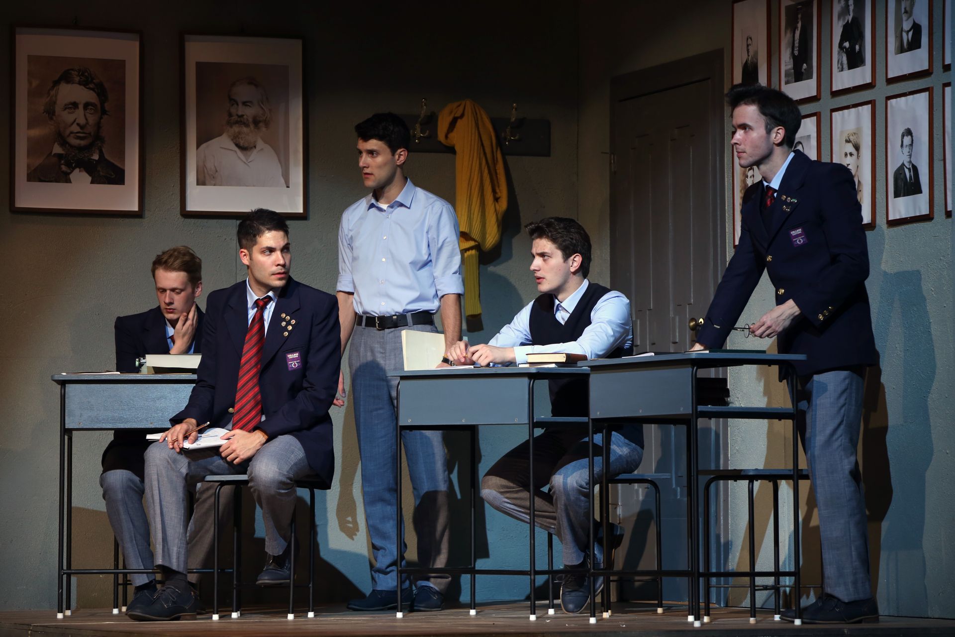 Holt költők társasága