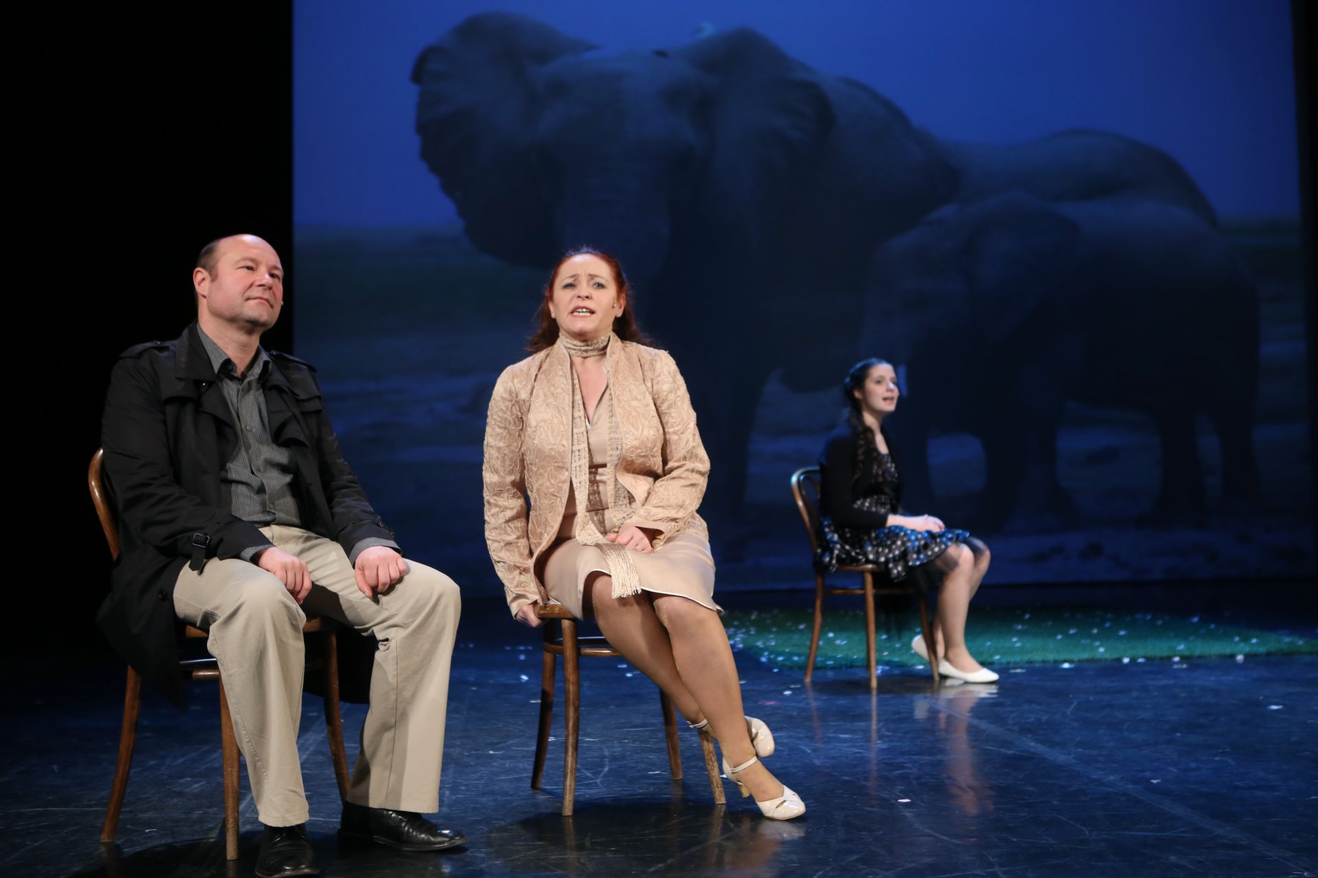 "Múlnak a gyermekévek..."