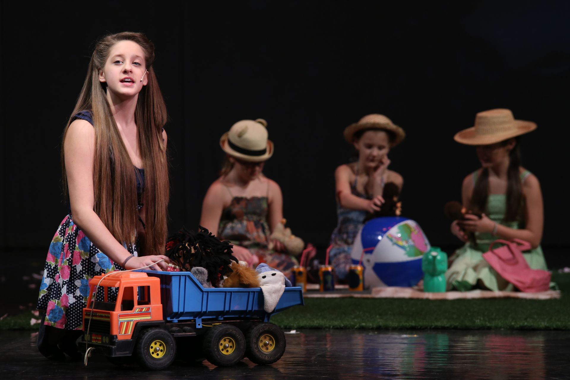 "Múlnak a gyermekévek..."