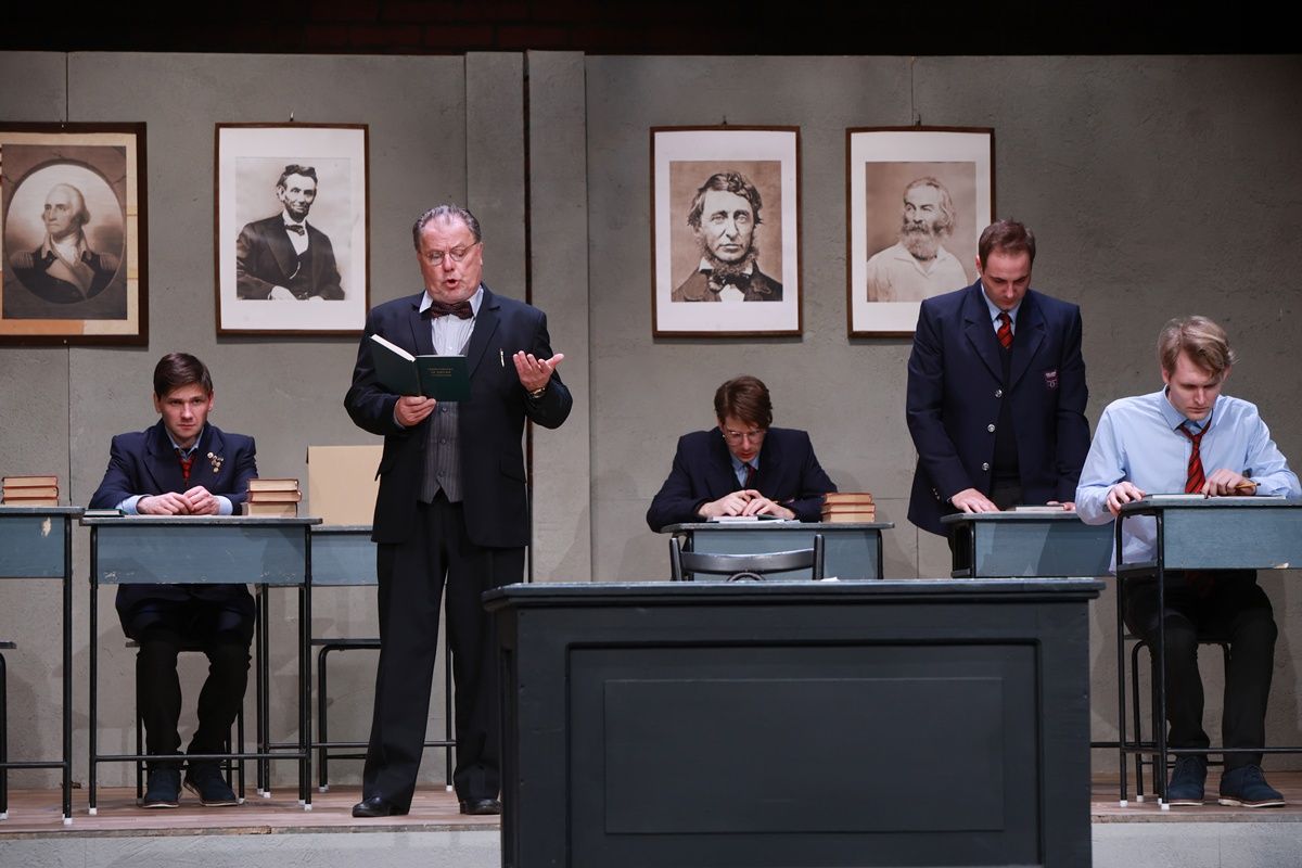 Holt költők társasága