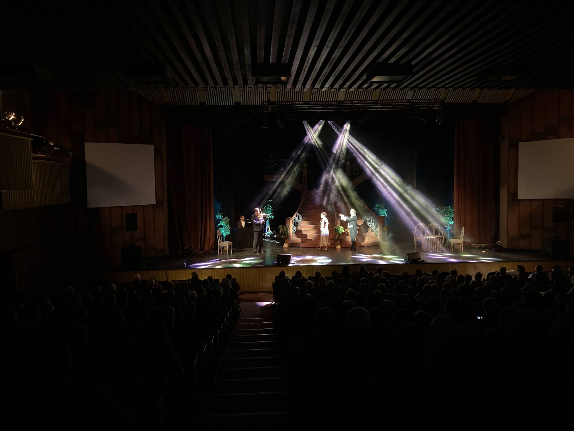 Erdélyi szeretet-turné, feltöltő előadások a Veszprémi Petőfi Színháztól - 2022.02.21-24.