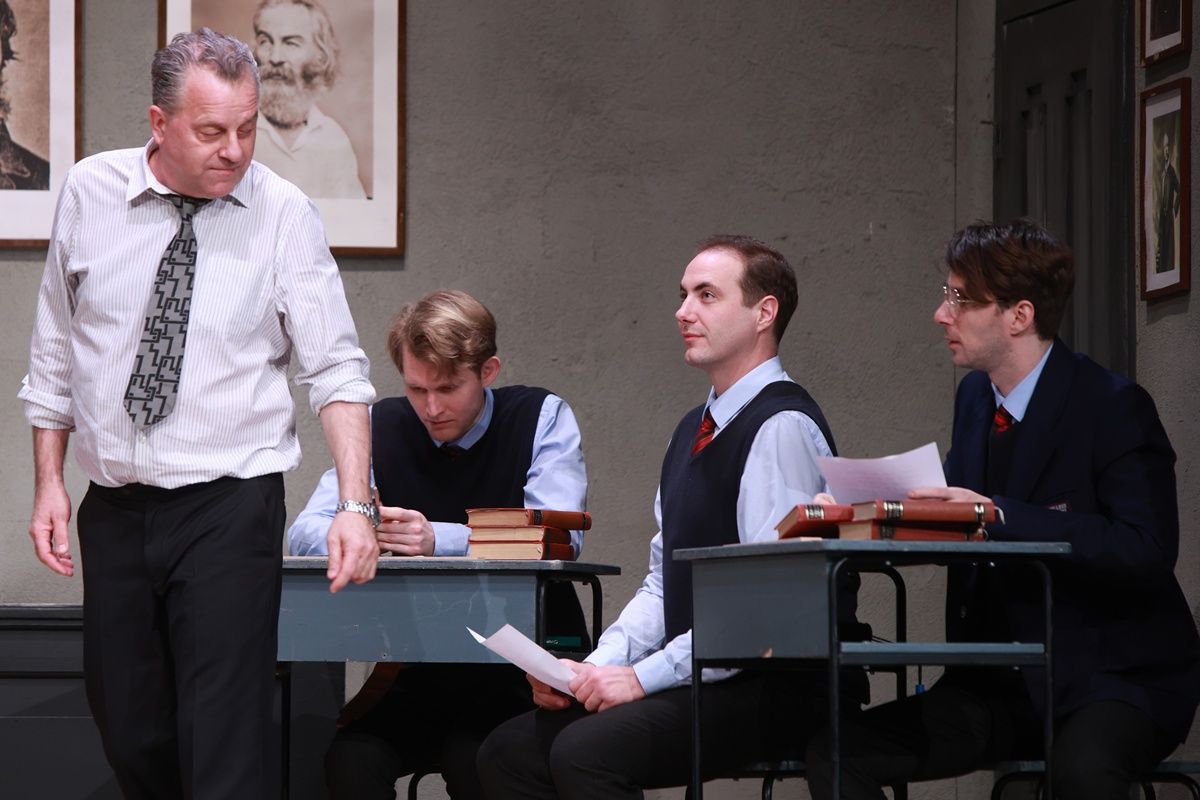 Holt költők társasága