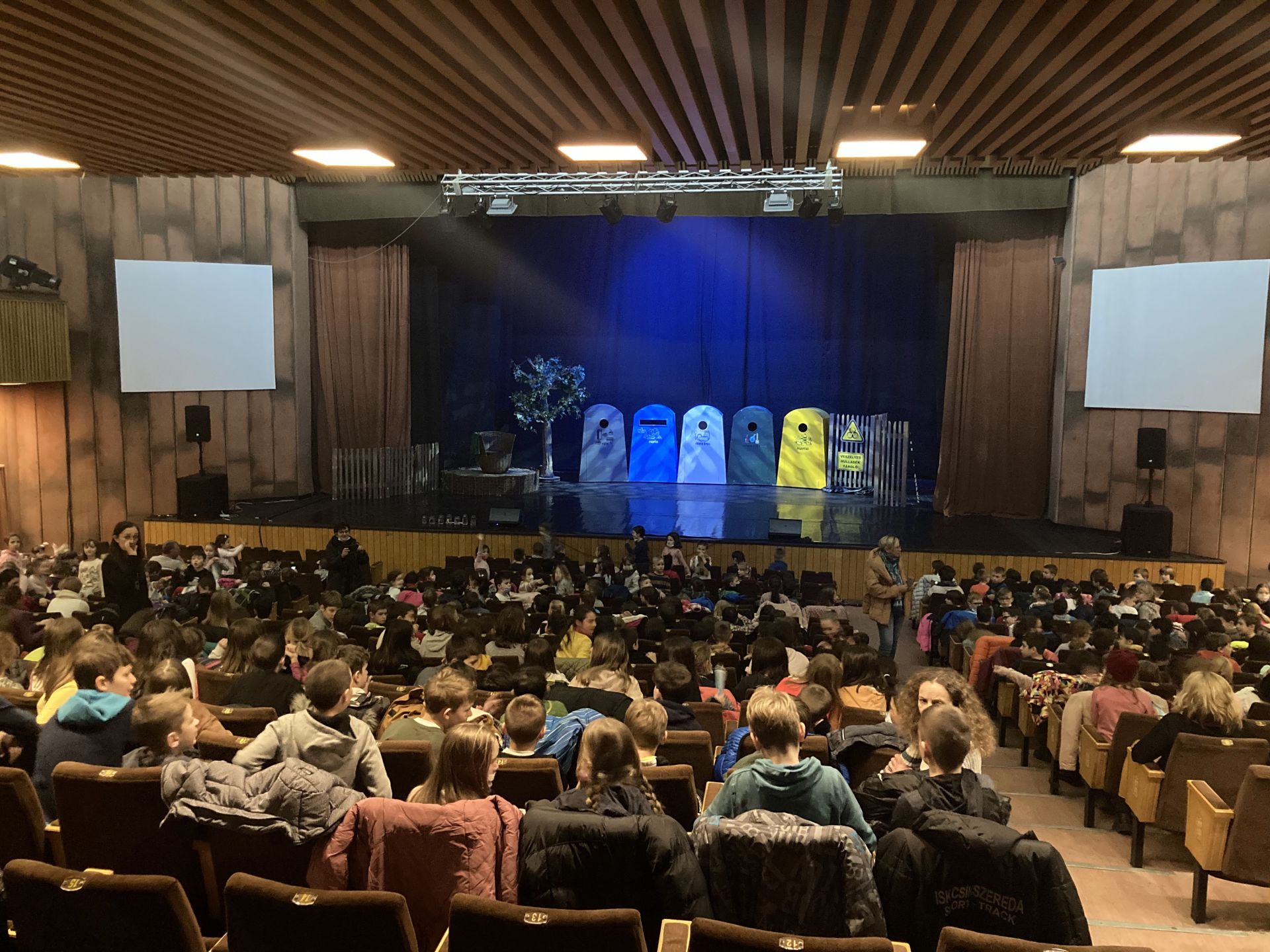 Erdélyi szeretet-turné, feltöltő előadások a Veszprémi Petőfi Színháztól - 2022.02.21-24.