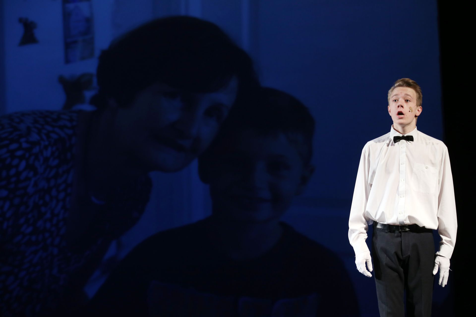 "Múlnak a gyermekévek..."