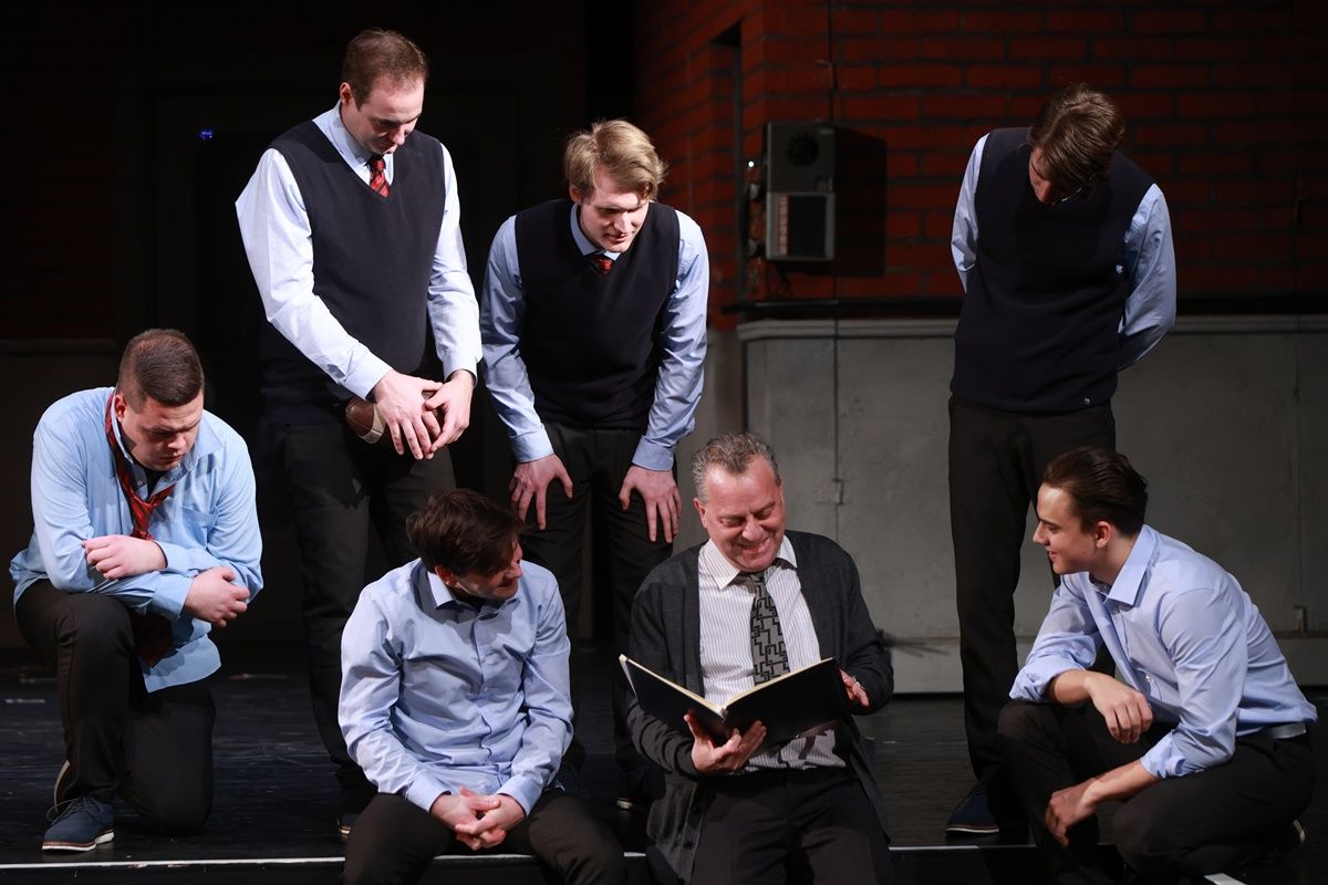 Holt költők társasága