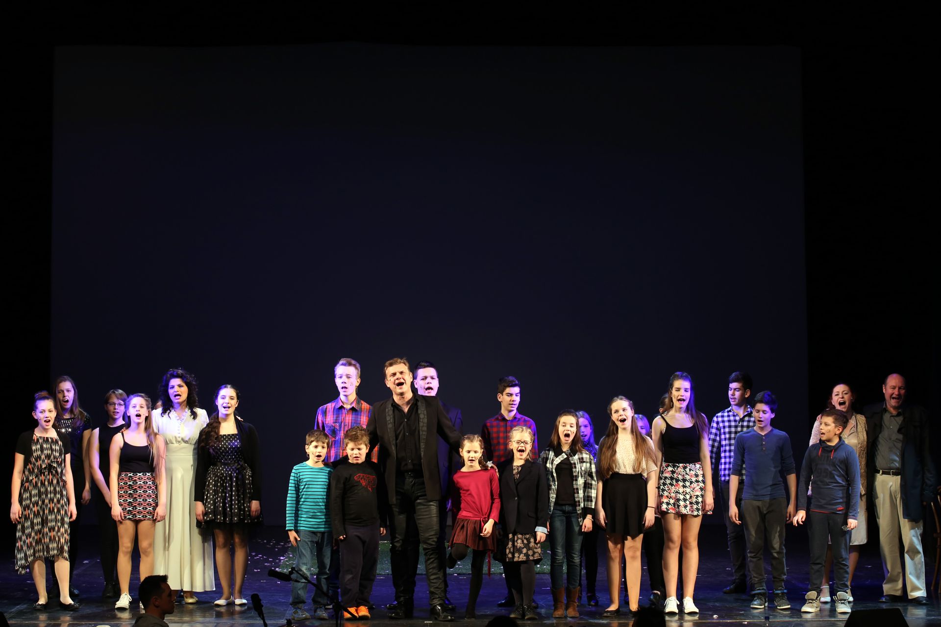 "Múlnak a gyermekévek..."