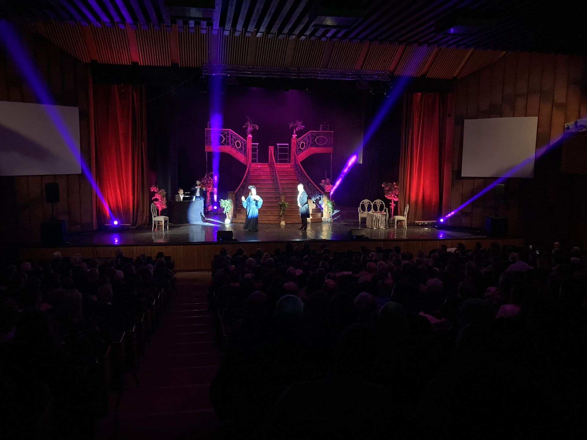 Erdélyi szeretet-turné, feltöltő előadások a Veszprémi Petőfi Színháztól - 2022.02.21-24.