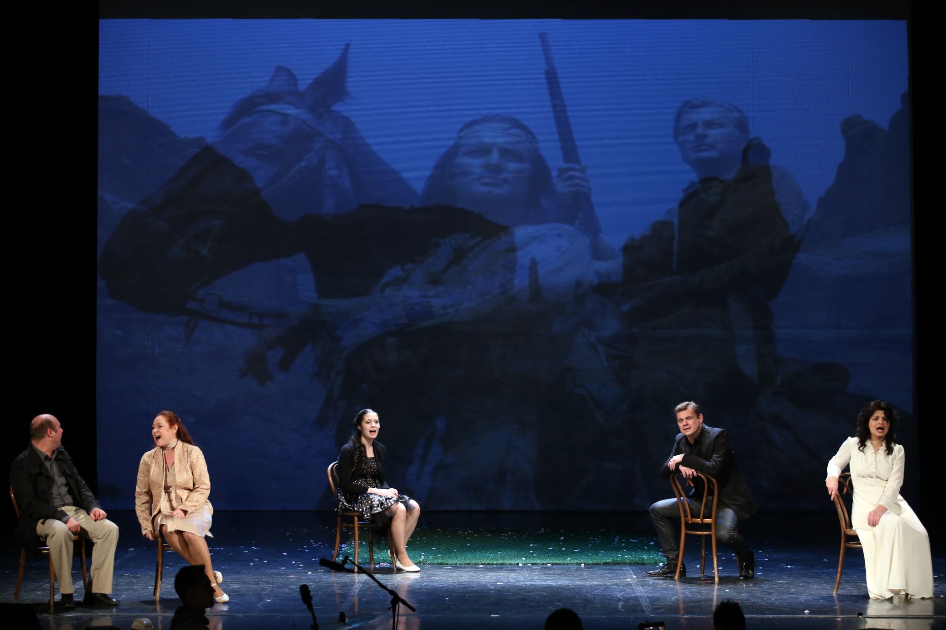 "Múlnak a gyermekévek..."