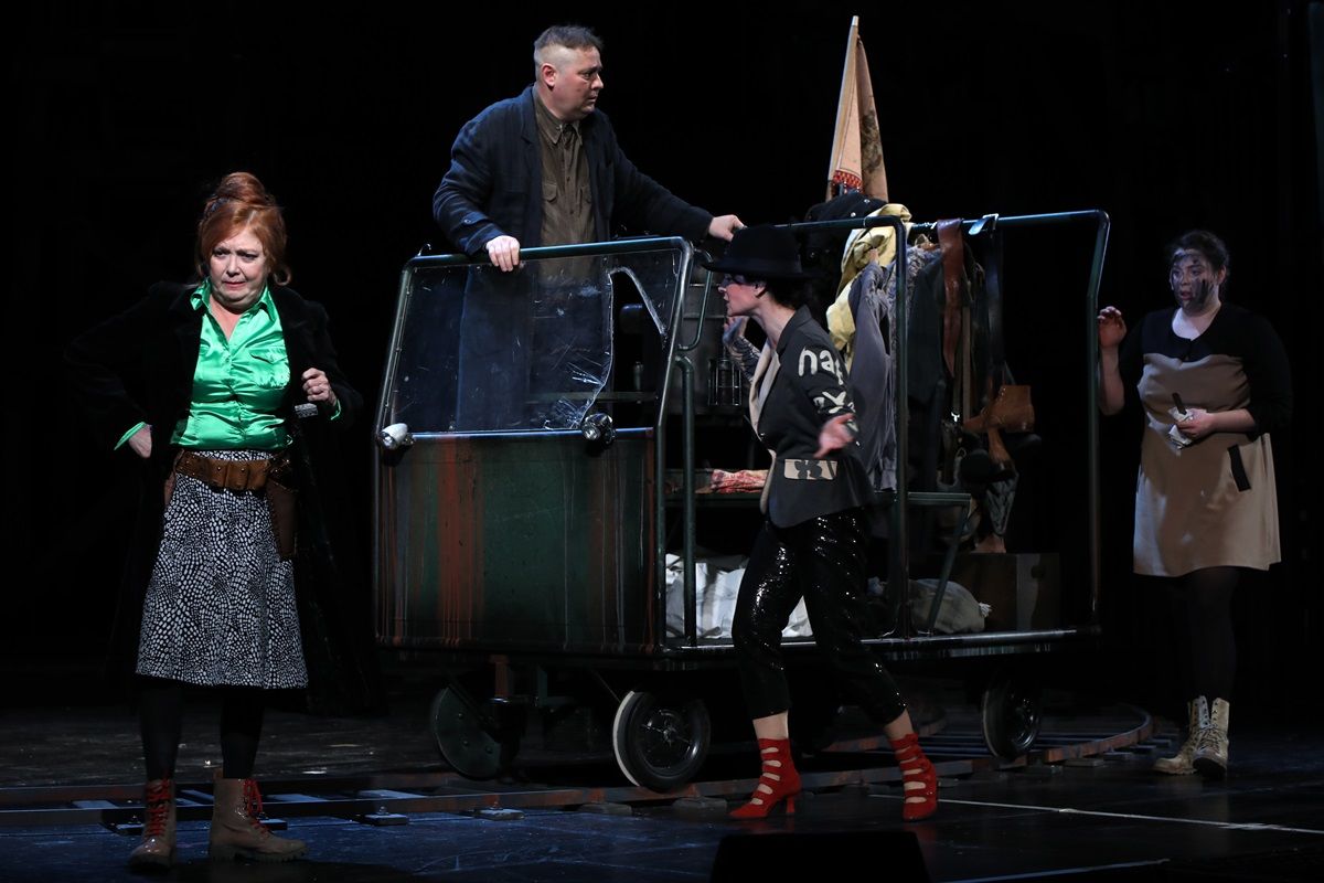 Kurázsi mama és gyermekei