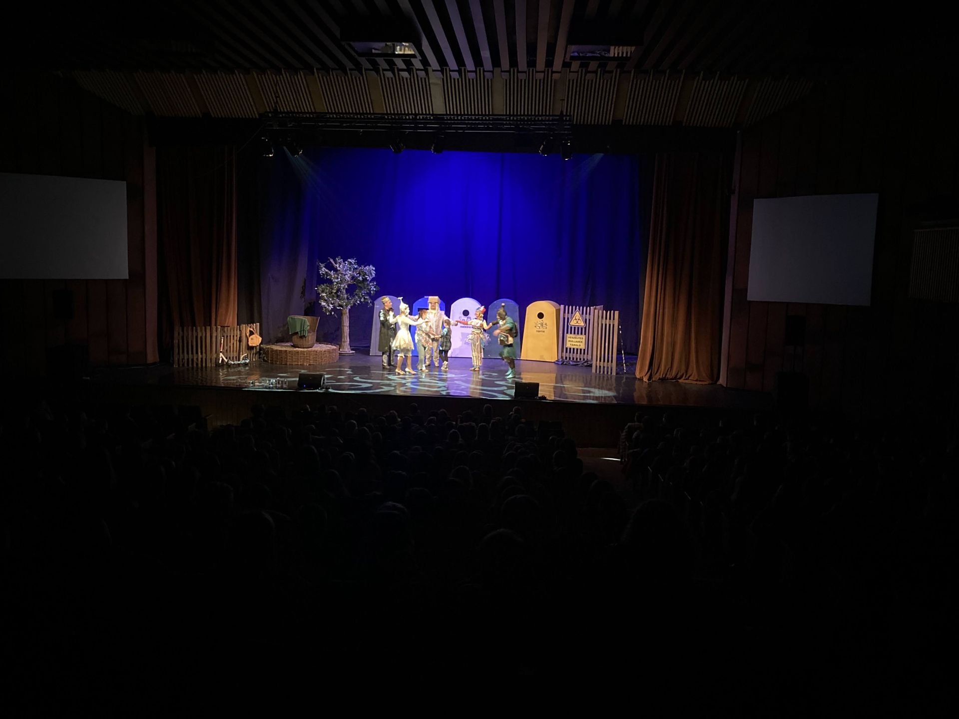 Erdélyi szeretet-turné, feltöltő előadások a Veszprémi Petőfi Színháztól - 2022.02.21-24.