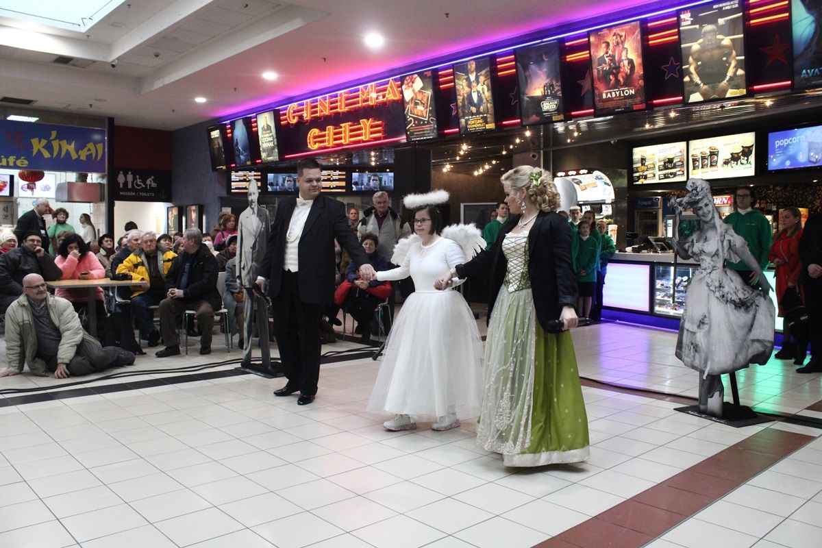 Európa Kulturális Fővárosa megnyitó a Veszprémi Petőfi Színházban!