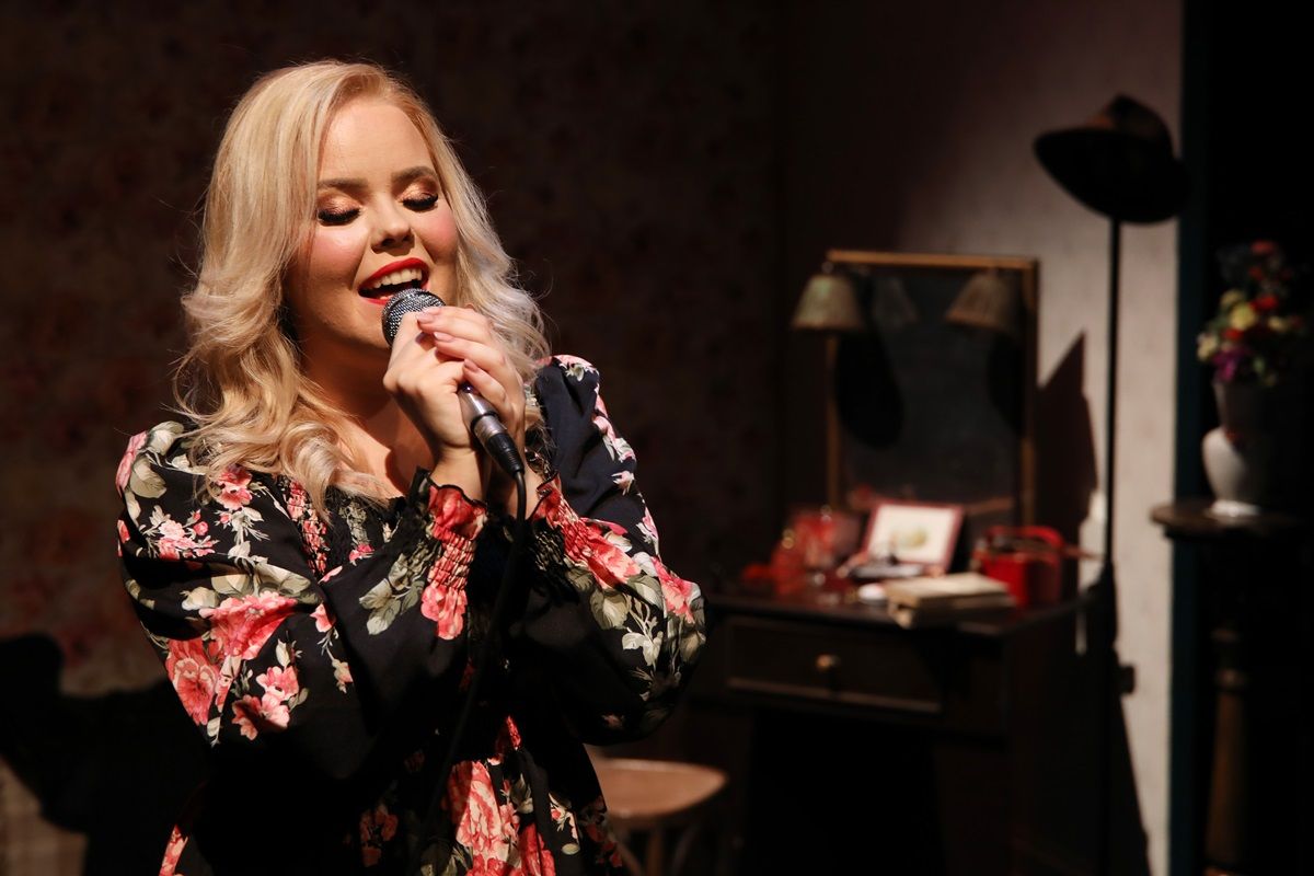 "...Lázas ifjúság..."