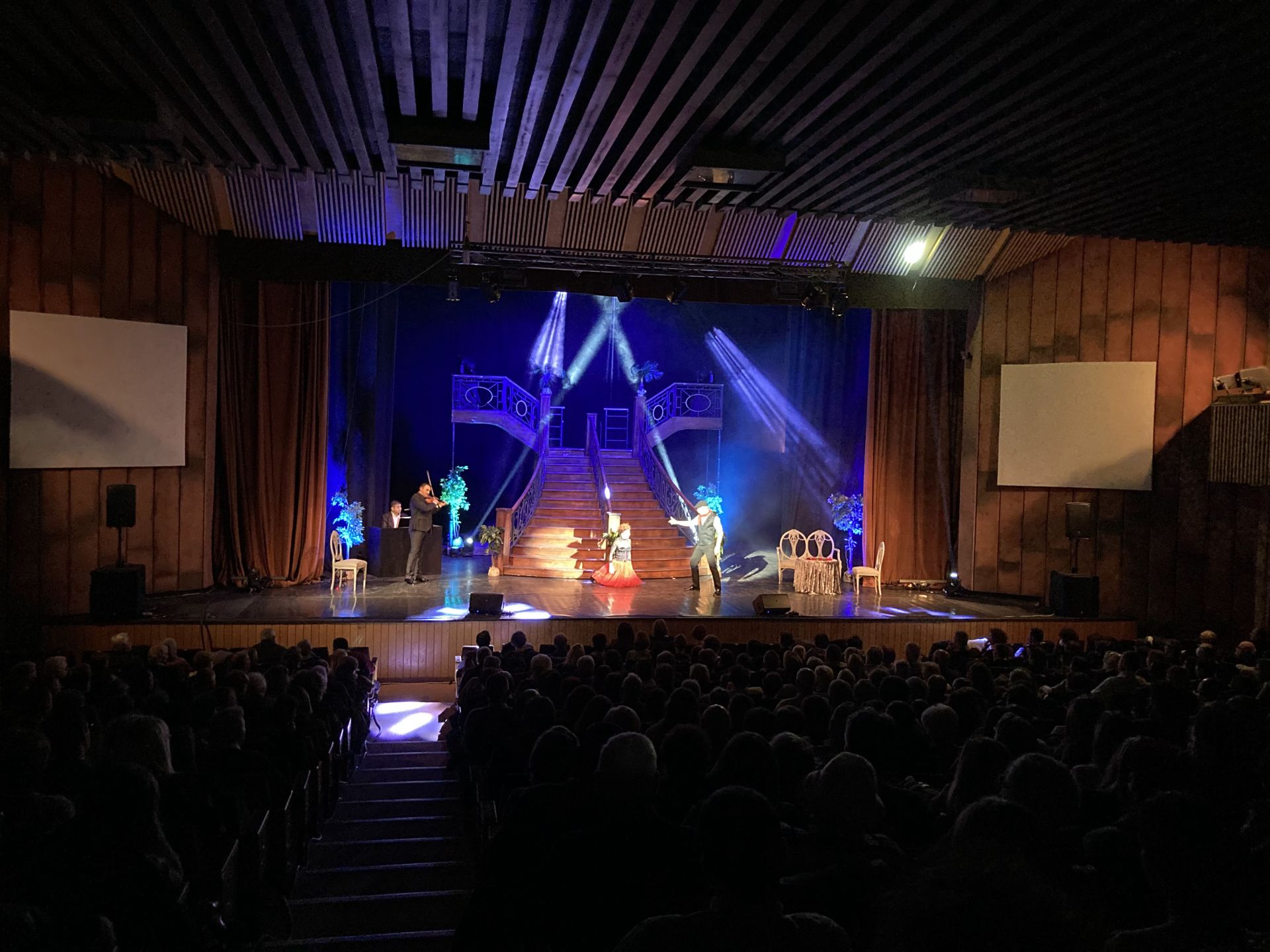 Erdélyi szeretet-turné, feltöltő előadások a Veszprémi Petőfi Színháztól - 2022.02.21-24.