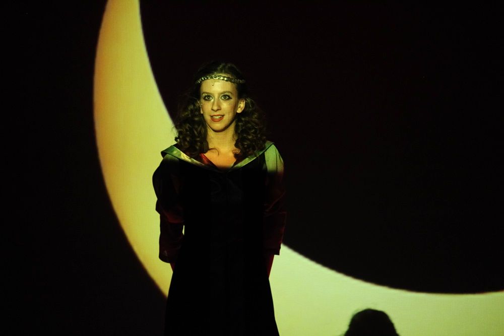 A holdbeli csónakos