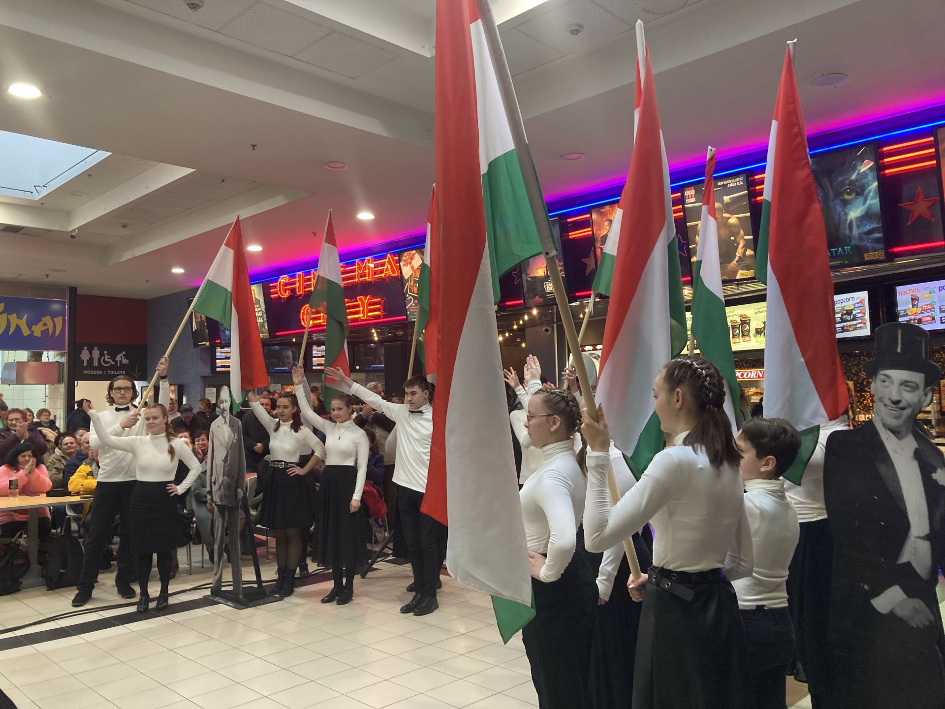 Európa Kulturális Fővárosa megnyitó a Veszprémi Petőfi Színházban!