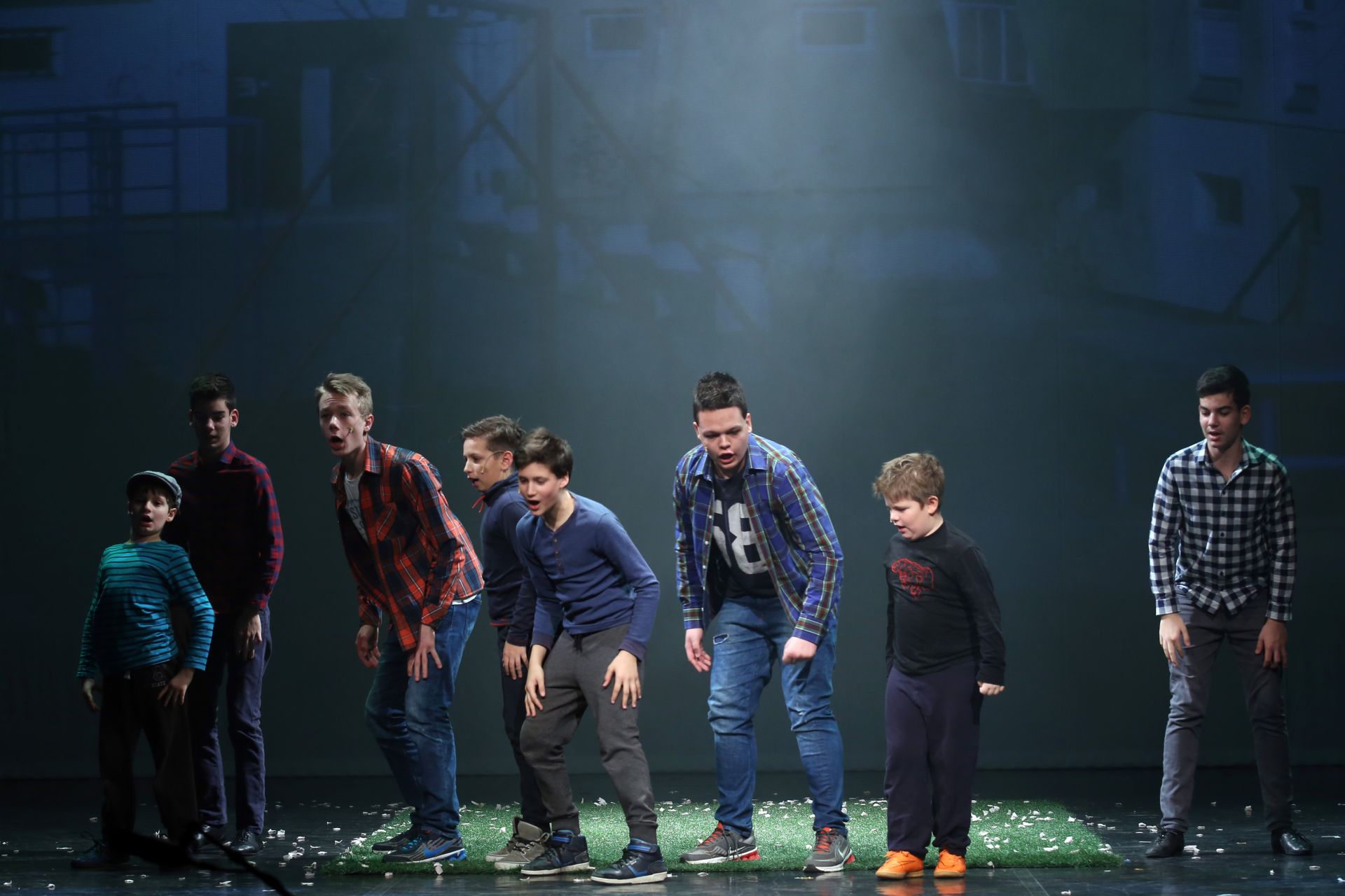 "Múlnak a gyermekévek..."