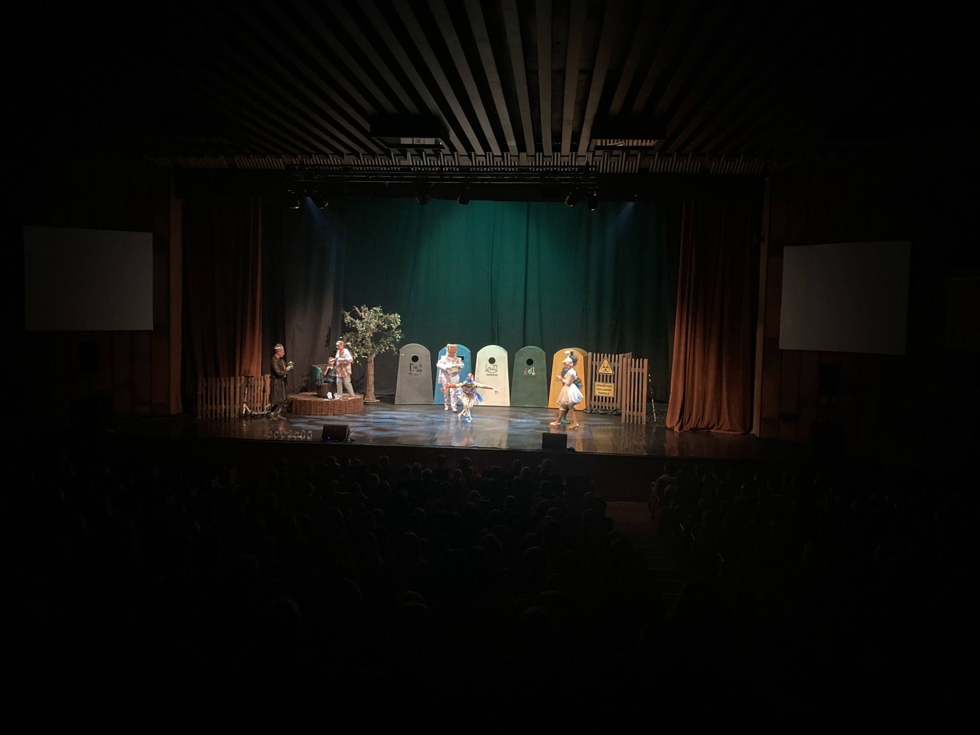 Erdélyi szeretet-turné, feltöltő előadások a Veszprémi Petőfi Színháztól - 2022.02.21-24.