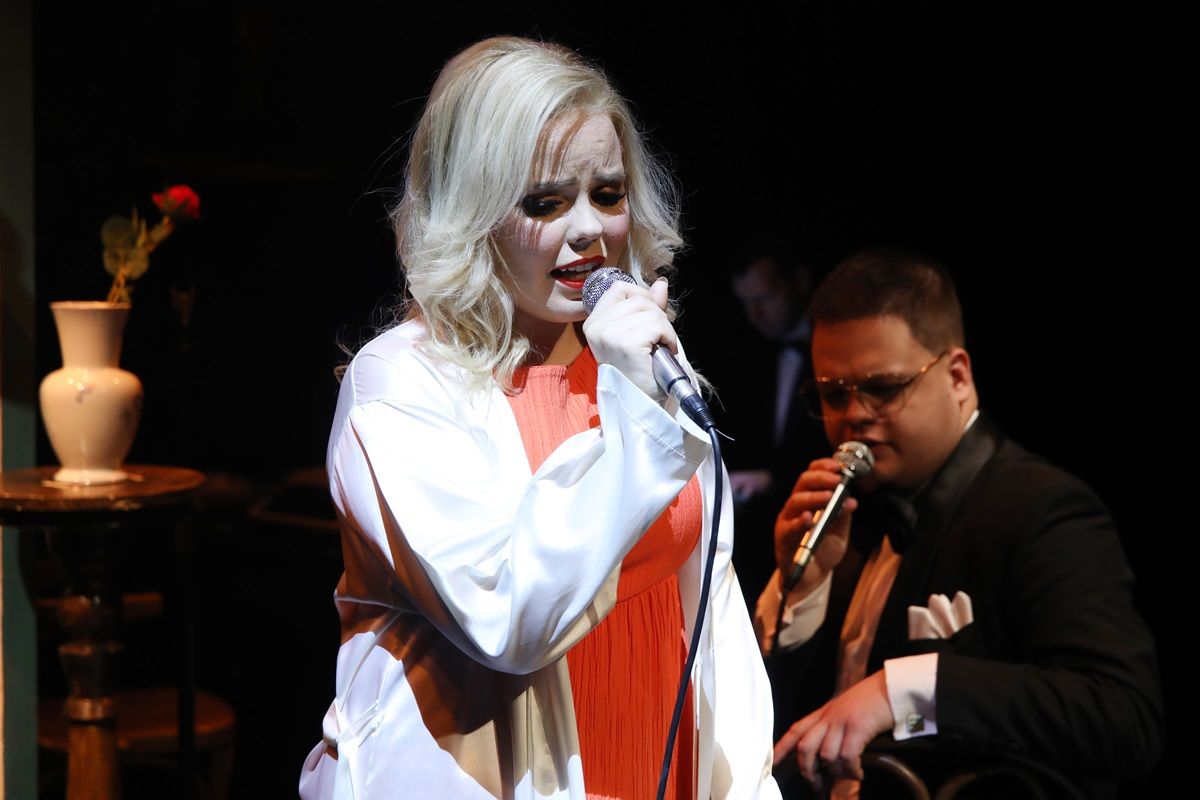 "...Lázas ifjúság..."