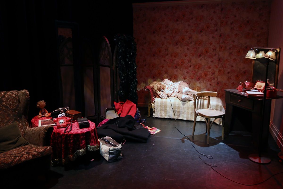 "...Lázas ifjúság..."