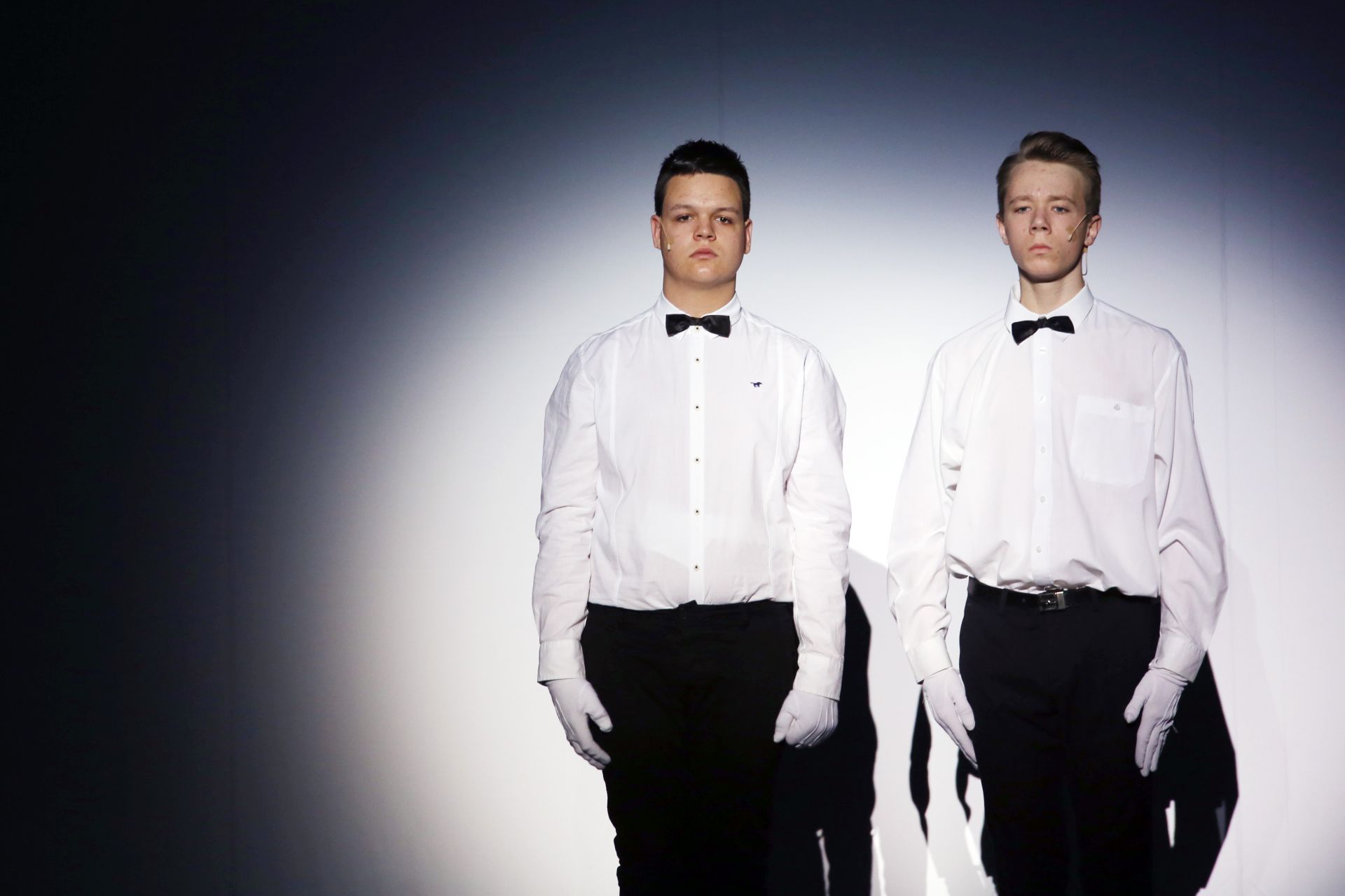 "Múlnak a gyermekévek..."